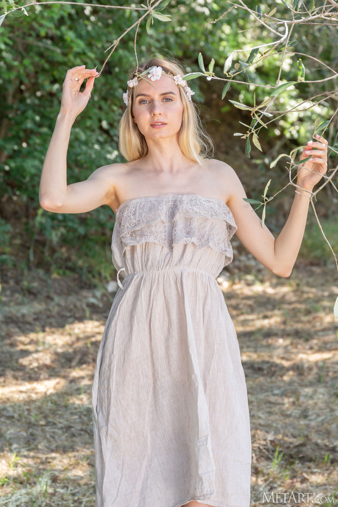 Emily Swan Not Wearing Panties And Her Pussy Bared To The Summer Breeze - Met Art