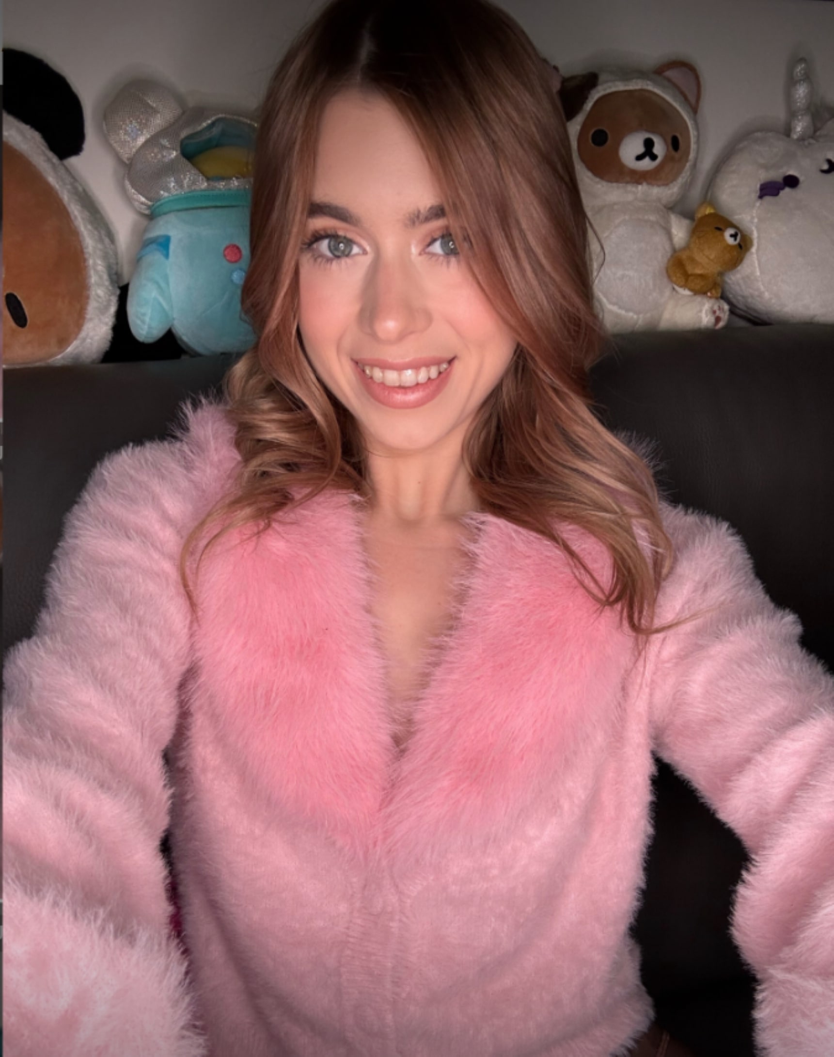 Look at sexy babe Jill Kassidy's lovely selfies in different attire