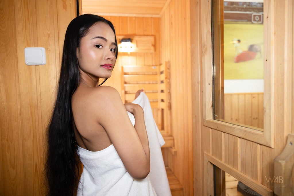 Liloo Relaxed And Masturbated In Sauna - Watch4Beauty