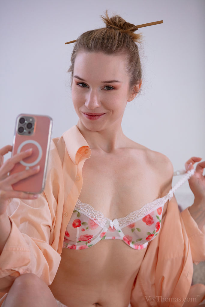 Alice Klay And Sylvia Wise Putting On A Playful Show For Each Other - Viv Thomas