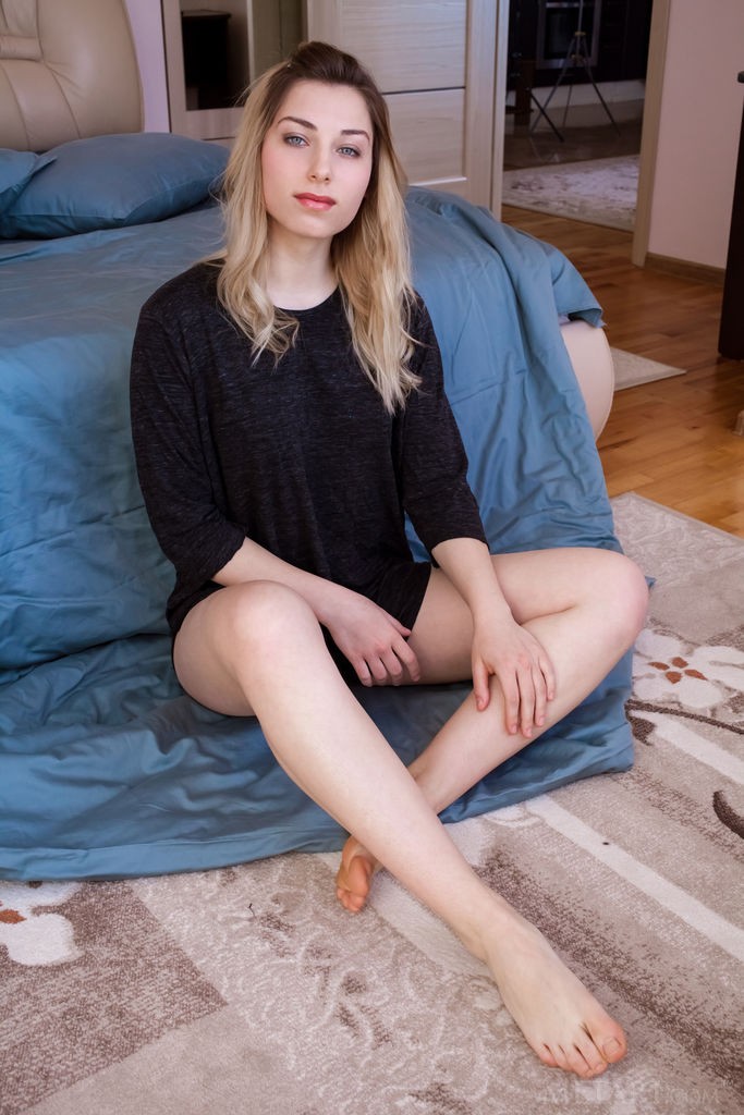 Stephanie Pearl - Nothing but smiles and naked times around the house