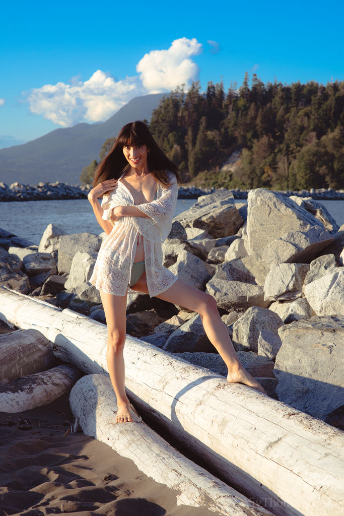 Alexia B Feeling The Sun Warm Her Silky Skin To Enhance Her Sensual Pleasure - Viv Thomas