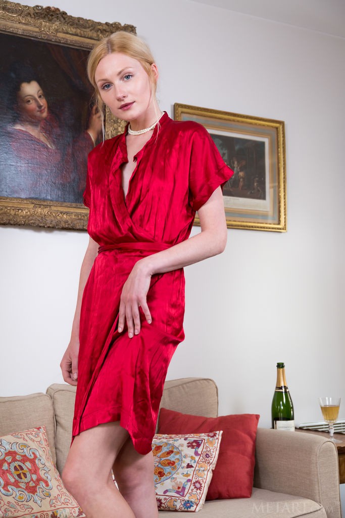 Gerda Rubia - Slim lady spends self satisfying night at home