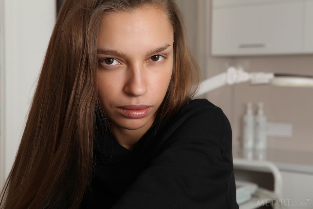 Elin - Fit model takes off her workout clothes and gets naked