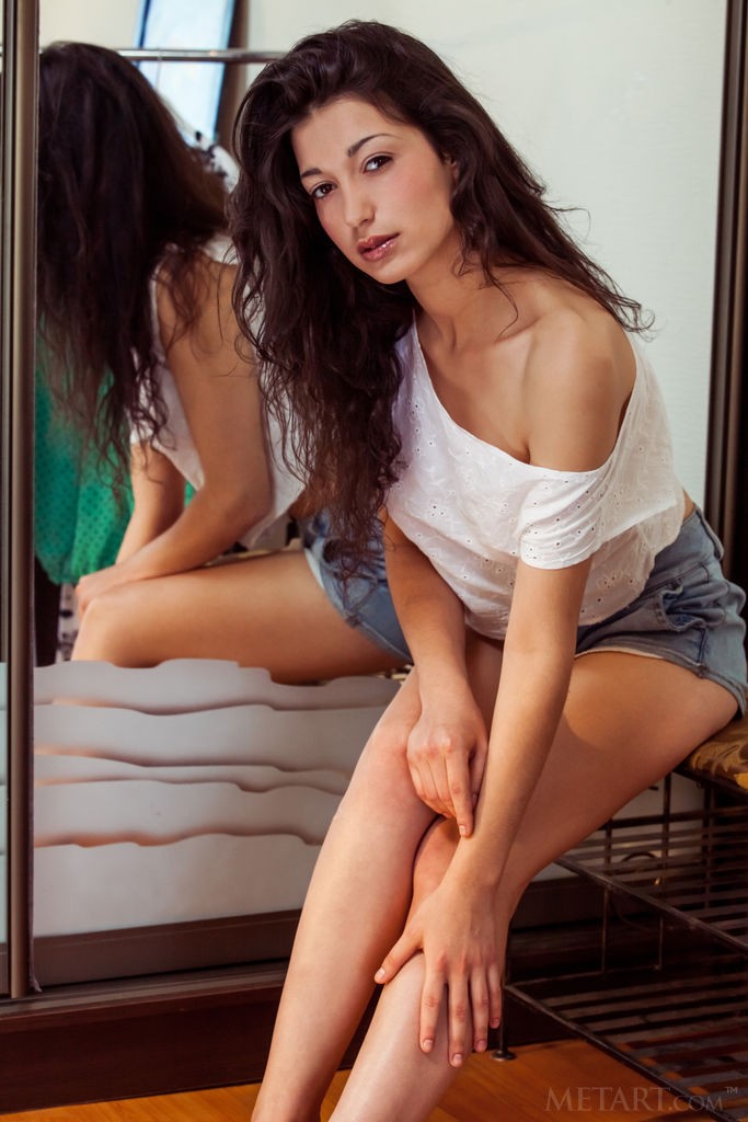 Elyse - She gets horny watching herself in the mirror