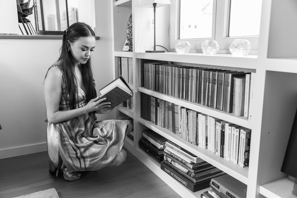Li Moon - Gorgeous Asian bookworm babe exposes her perfect pussy