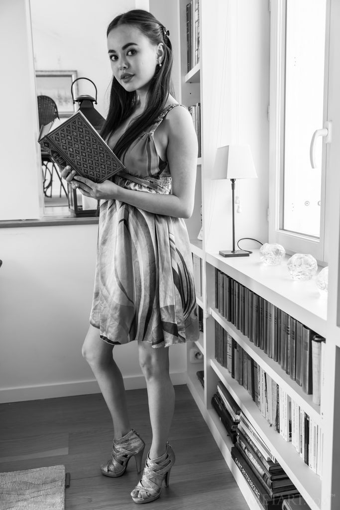 Li Moon - Gorgeous Asian bookworm babe exposes her perfect pussy