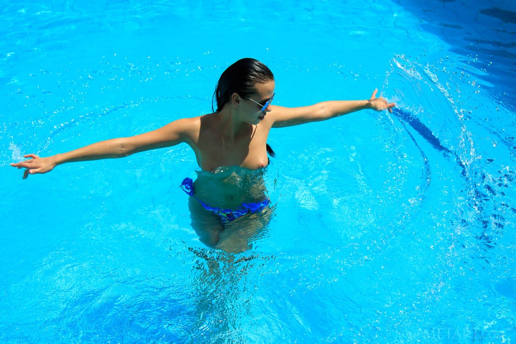 Venice Lei - Swimming naked and enjoying a hot summer day at the pool