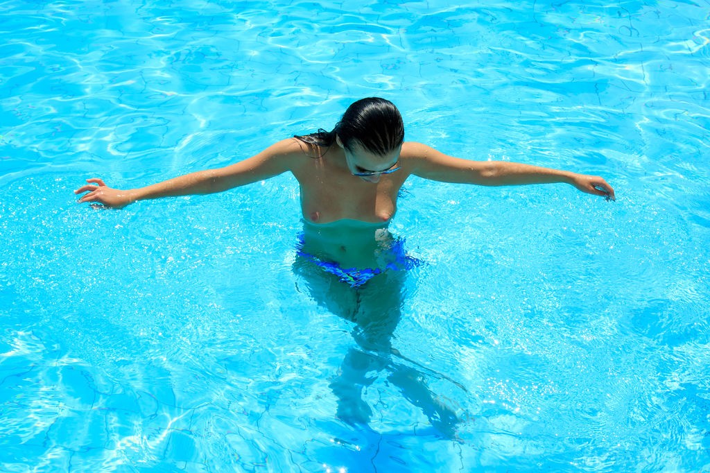 Venice Lei - Swimming naked and enjoying a hot summer day at the pool