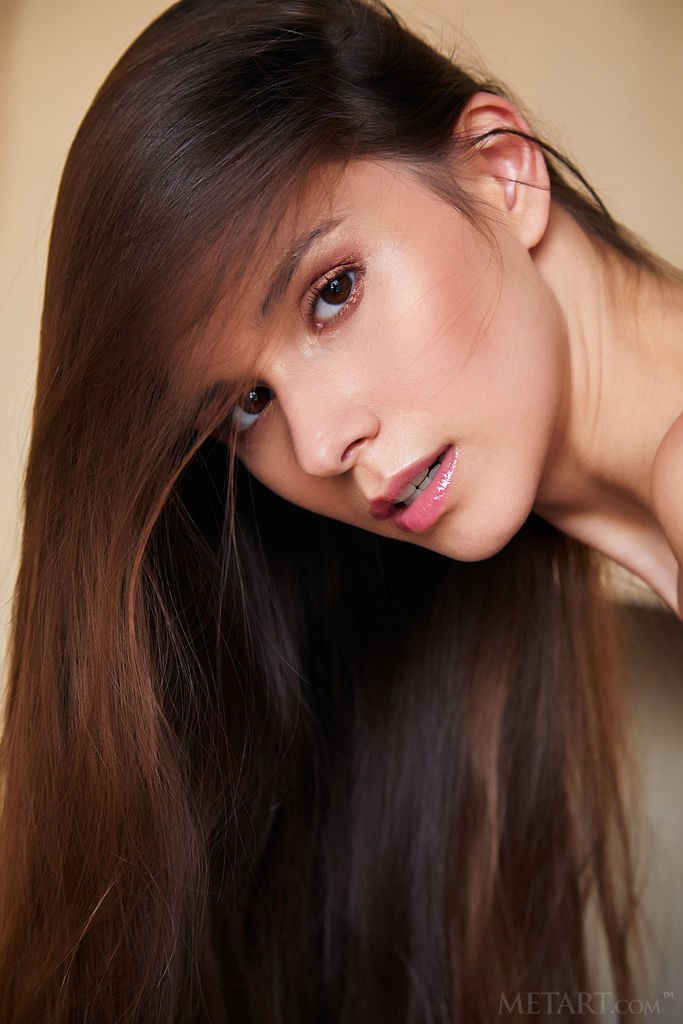 Leona Mia - Gorgeous long haired babe has a naked photo shoot at home