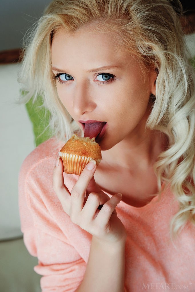 Nika N - Eating some fruit while spreading her sweet pussy