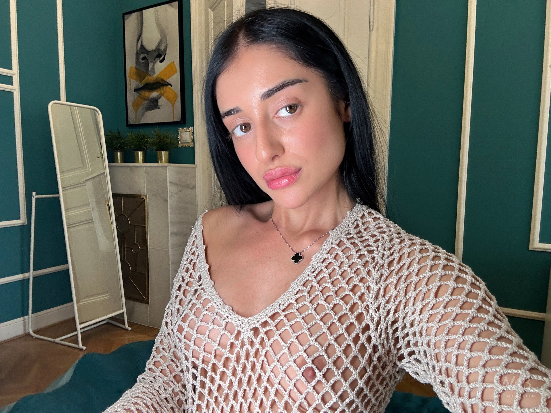 Ara Mix In Selfie Pics With Masturbation - Watch4Beauty