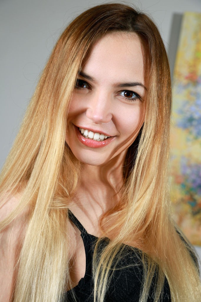 Jasmine Hane - Funny girl strips naked then licks her own knee