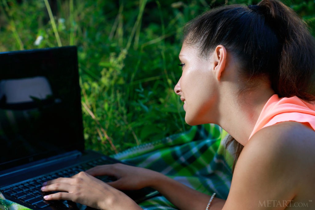 Rosella - On her laptop out in the park getting naked