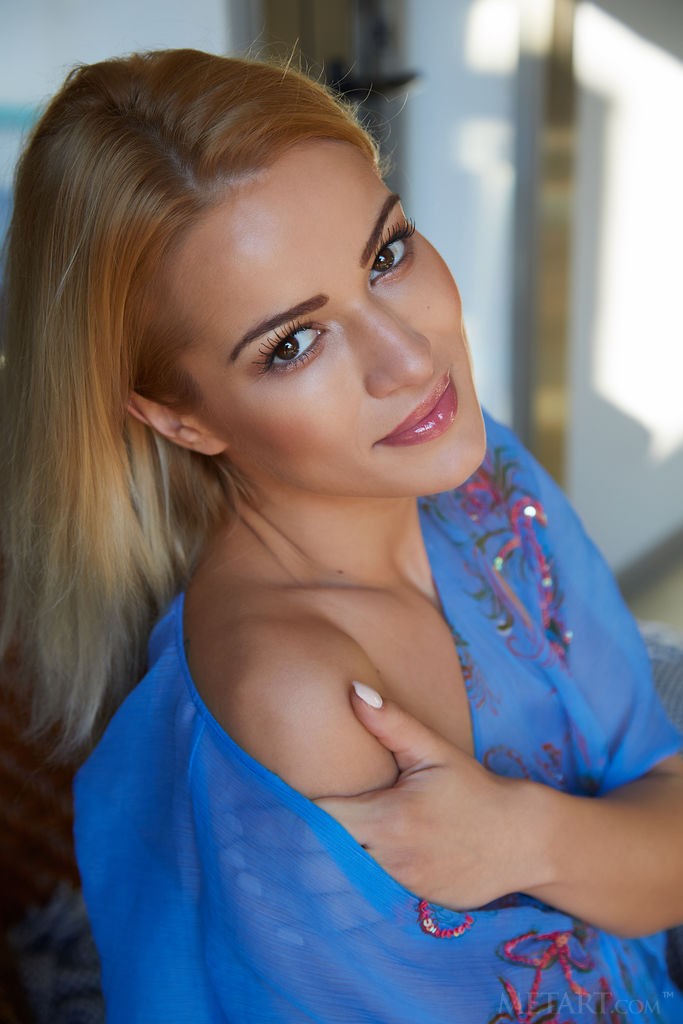 Cherry Kiss - Spread wide, she shows us how she likes to get fucked