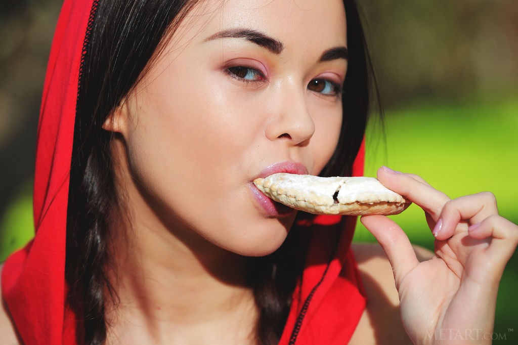 Li Moon - Little Red Riding Hood shows her very tight, shaved pussy