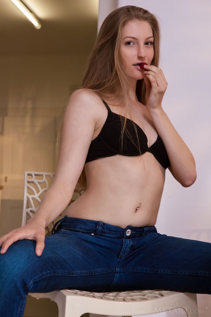 Bretona - College girl goes home for lunch and gets naked