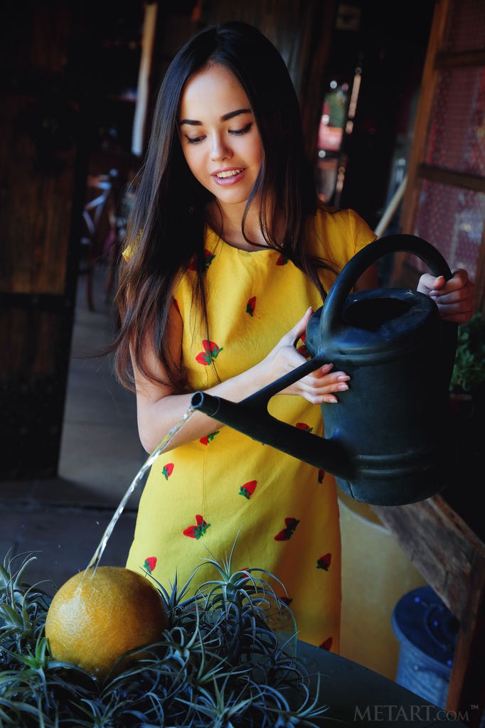 Li Moon - Stepping out of her dress, this exotic babe looks amazing