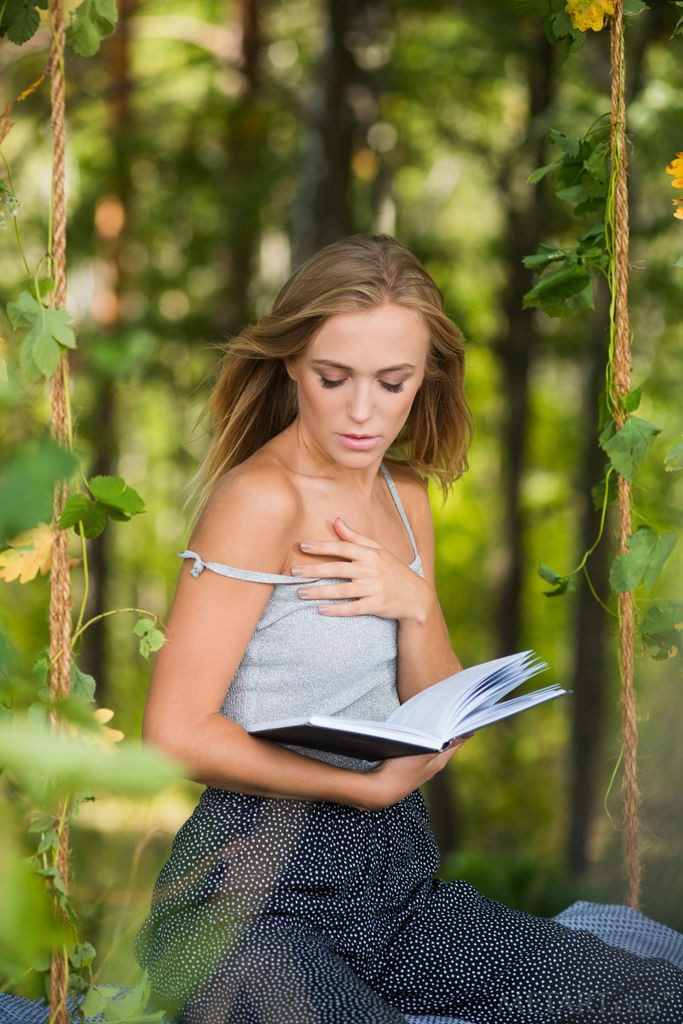 Aislin - Natural girl gets naked and reads out in the forest