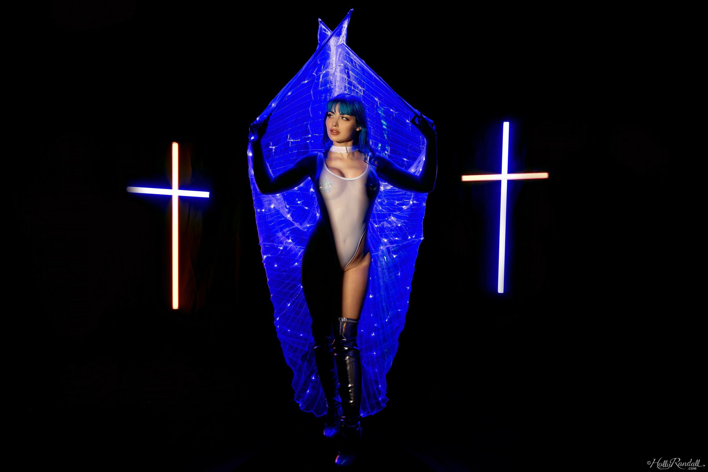 Sexy Jewelz Blue showcases her beauty in nightlight
